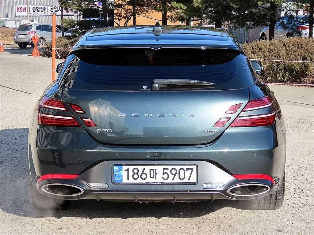 Genesis G70 - Vista 4