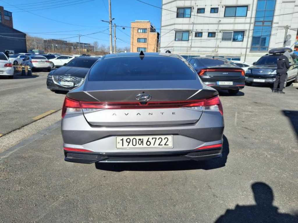 HYUNDAI Avante - Vista 3