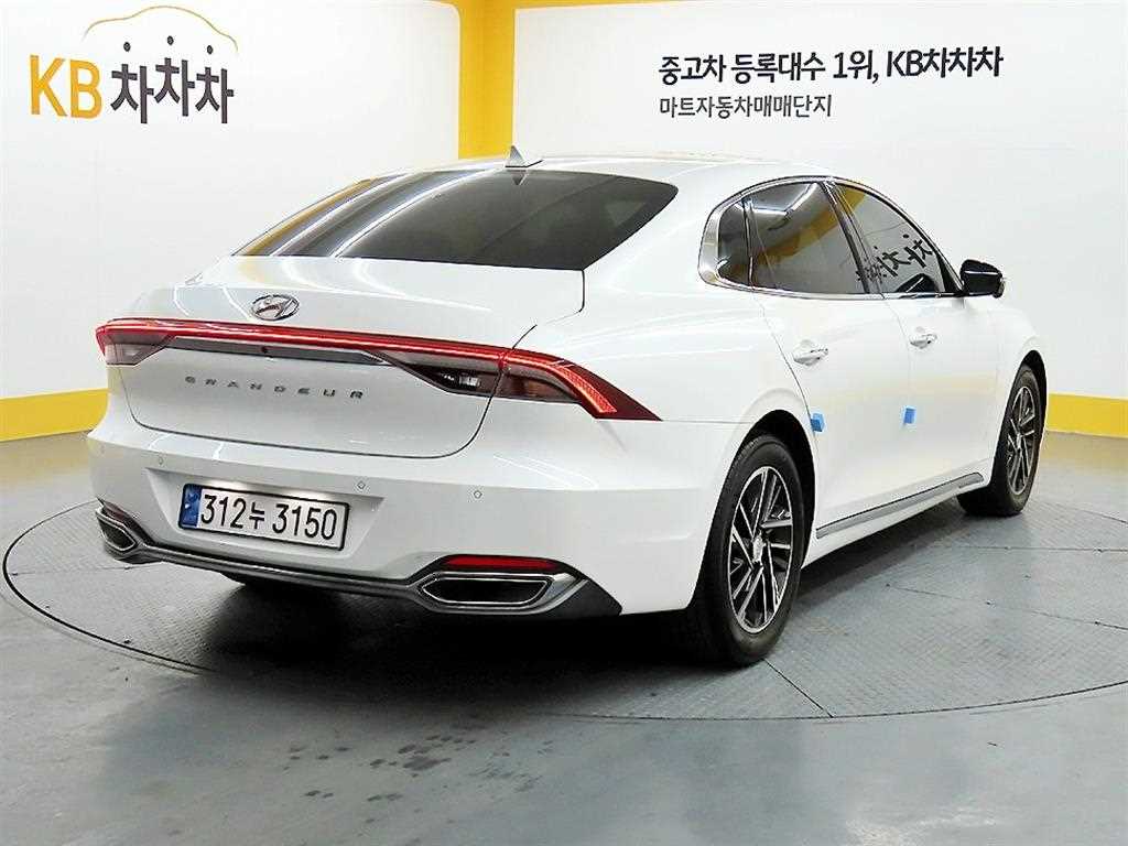 HYUNDAI Grandeur - Vista 4