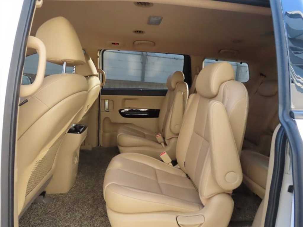 KIA Carnival - Vista 8