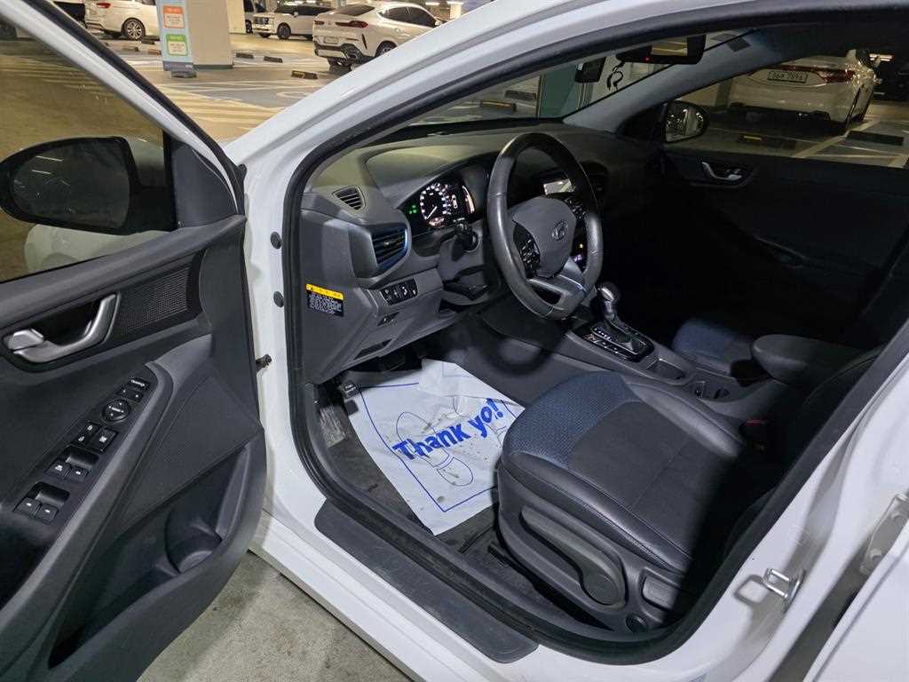 HYUNDAI Ioniq - Vista 7