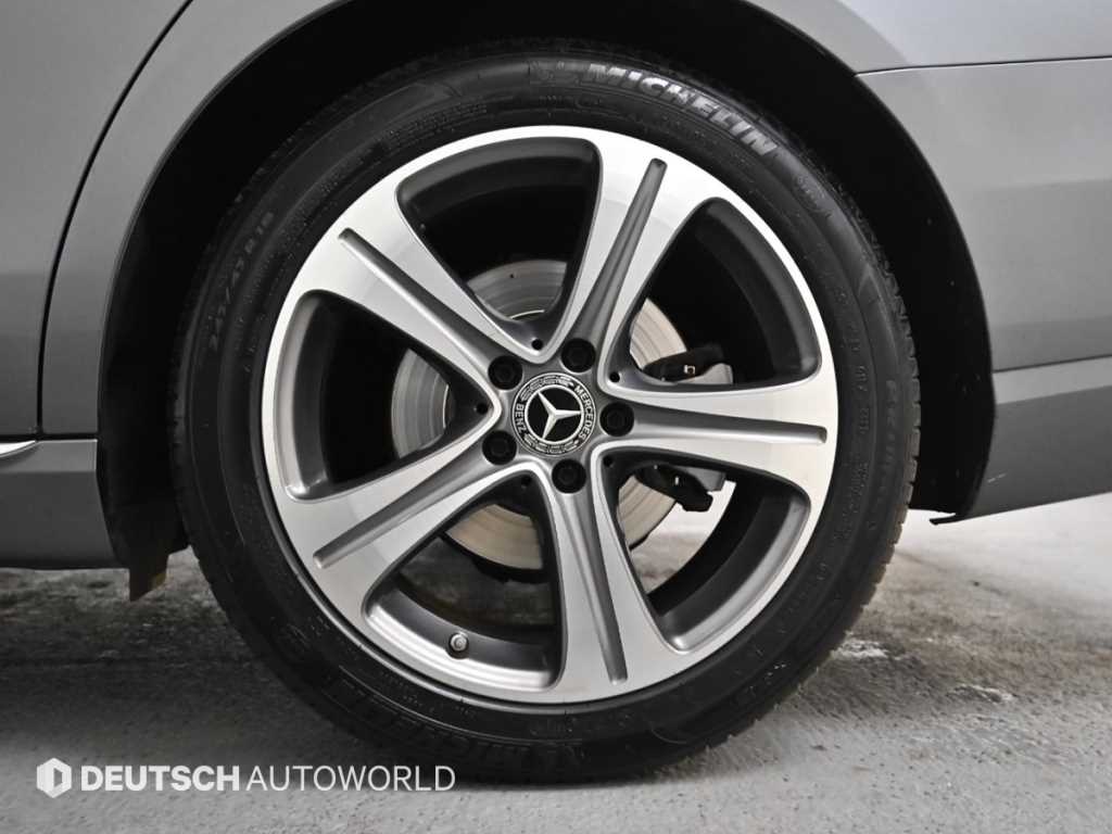 Mercedes Benz E class - Vista 5