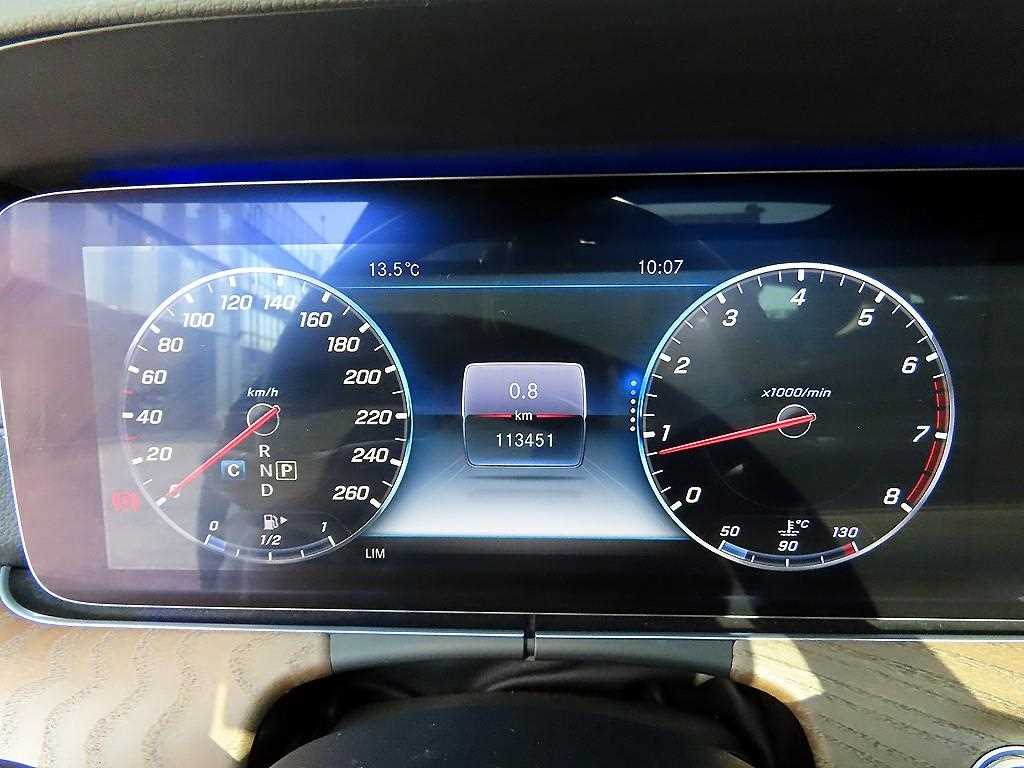 Mercedes Benz E class - Vista 9