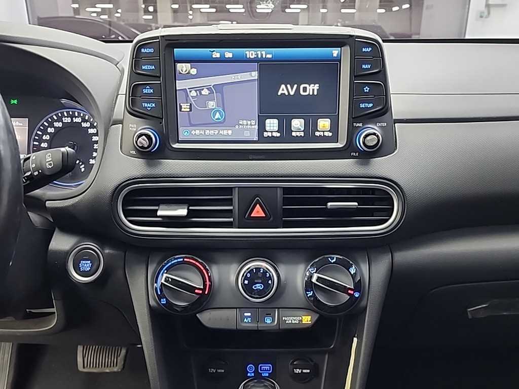 HYUNDAI Kona - Vista 10