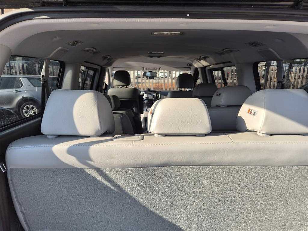 HYUNDAI Starex - Vista 8