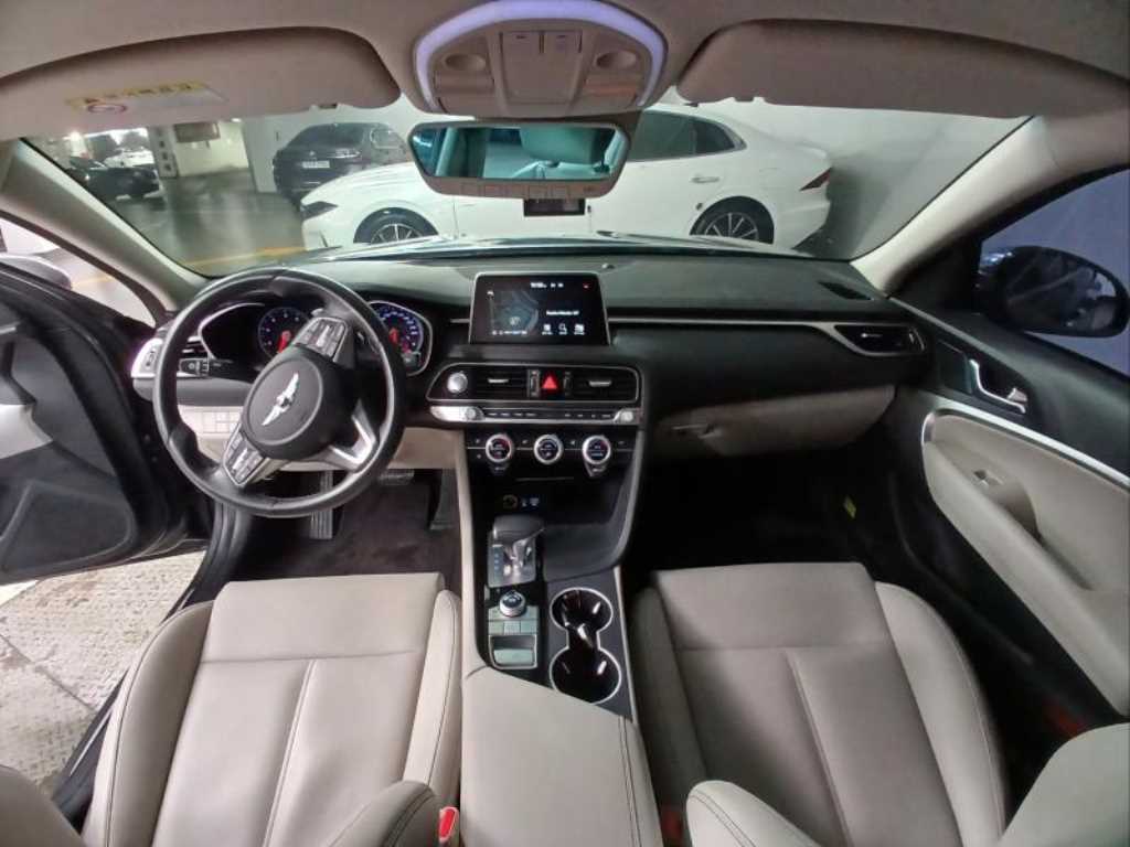 Genesis G70 - Vista 6