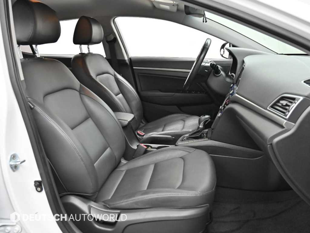 HYUNDAI Avante - Vista 10