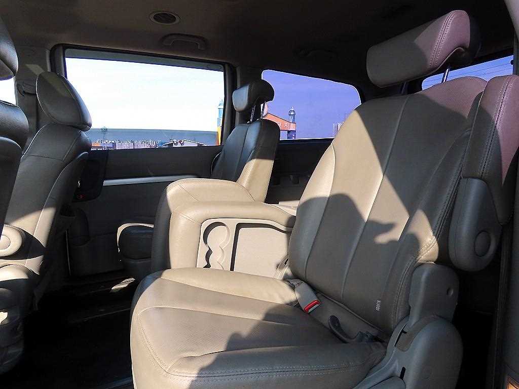 KIA Carnival - Vista 6
