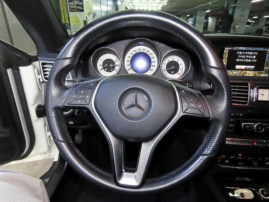 Mercedes Benz E class - Vista 8