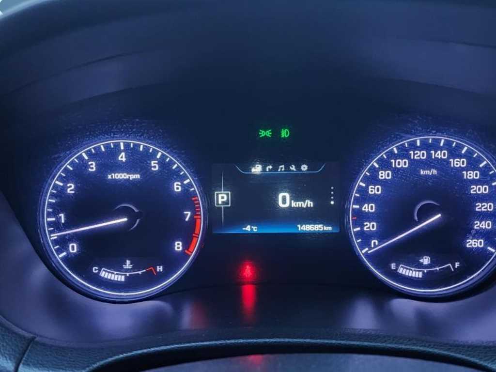 HYUNDAI Genesis - Vista 7