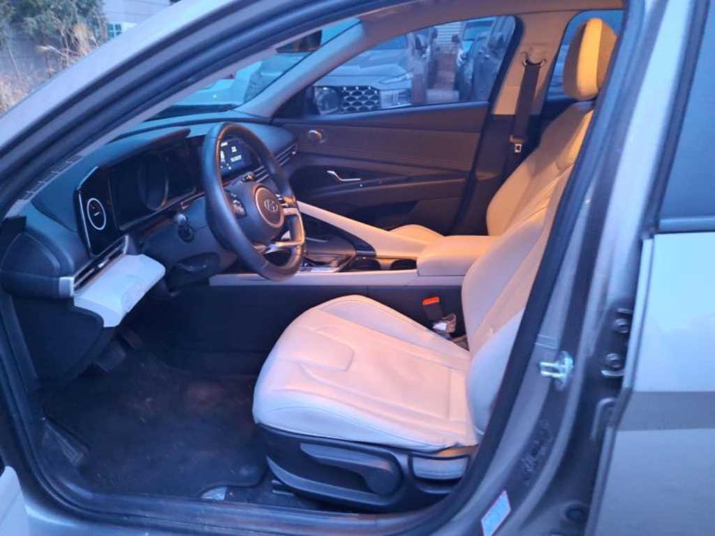 HYUNDAI Avante - Vista 5