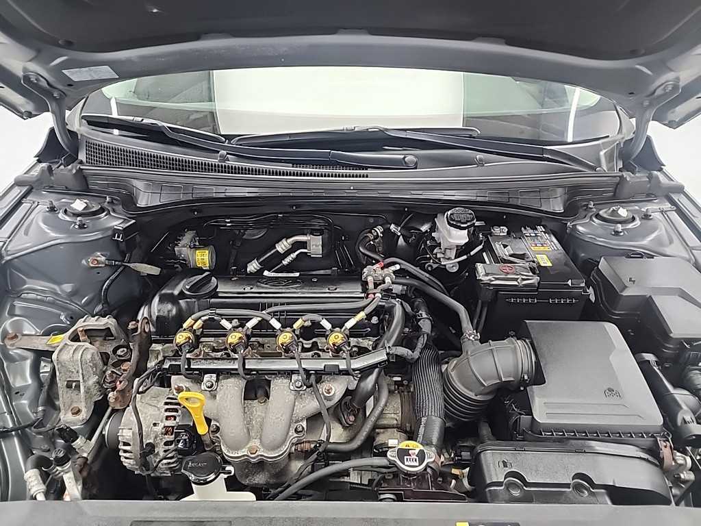 HYUNDAI Avante - Vista 5