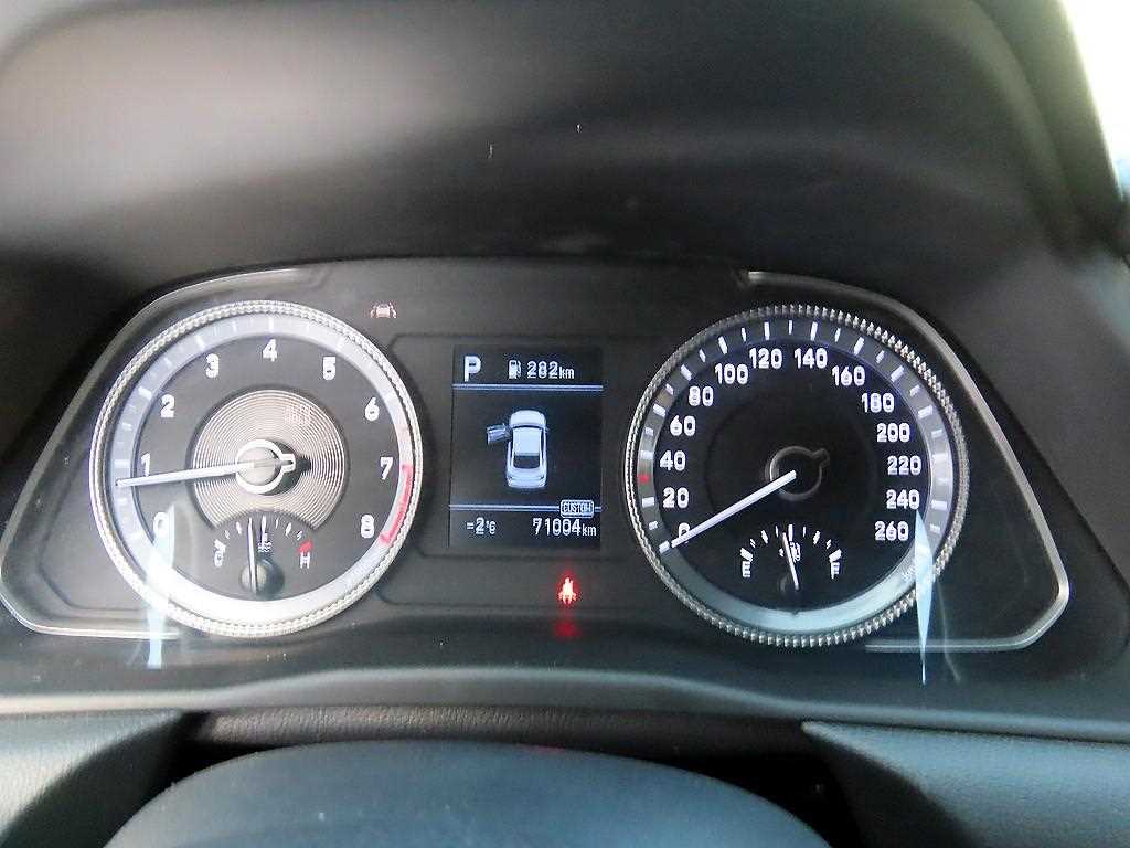 HYUNDAI Sonata - Vista 9