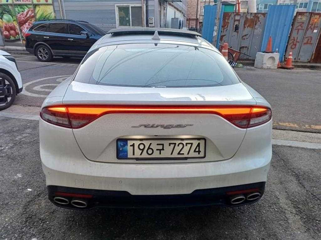 KIA Stinger - Vista 5