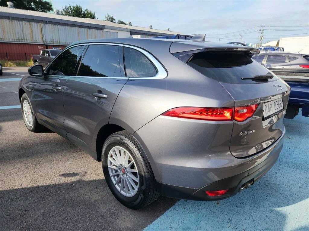 Jaguar F-PACE - Vista 6