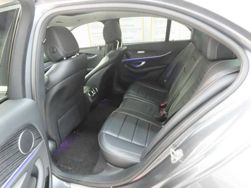 Mercedes Benz E class - Vista 6