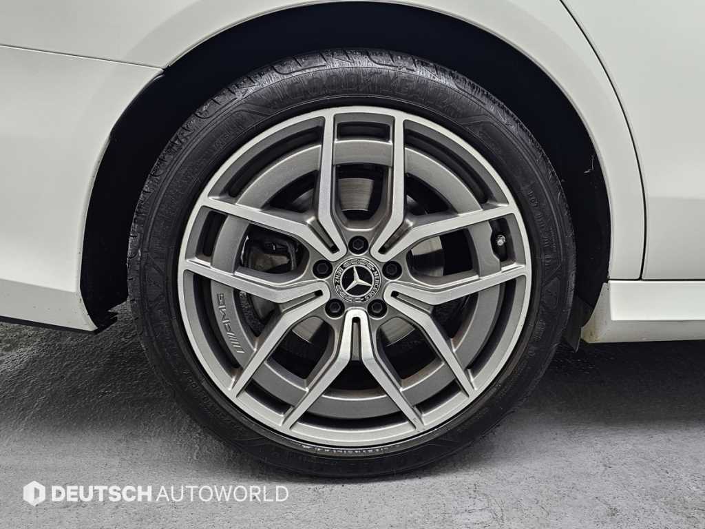 Mercedes Benz E class - Vista 5