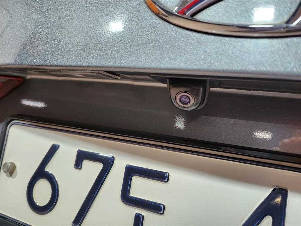 HYUNDAI Avante - Vista 5