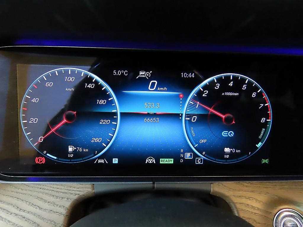 Mercedes Benz E class - Vista 8