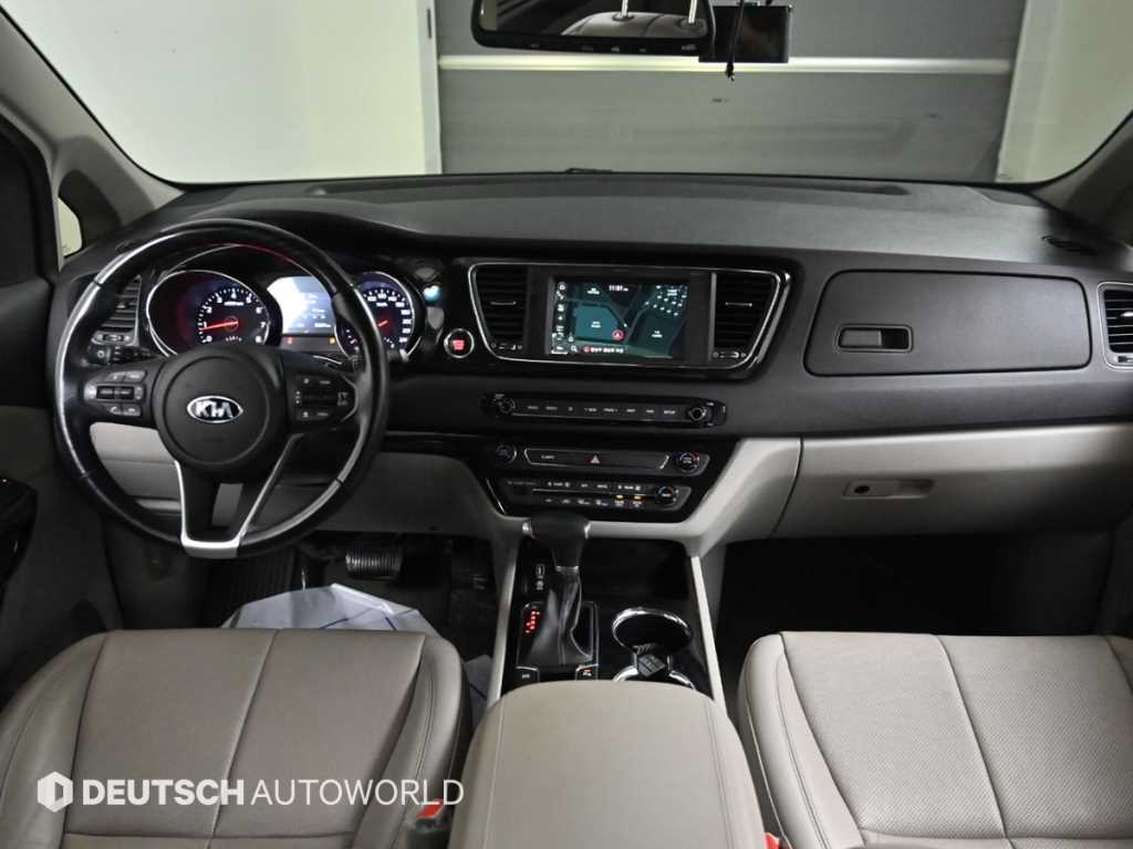 KIA Carnival - Vista 7