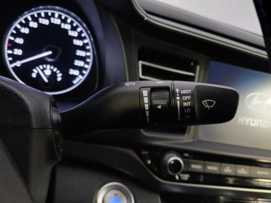 HYUNDAI Avante - Vista 11