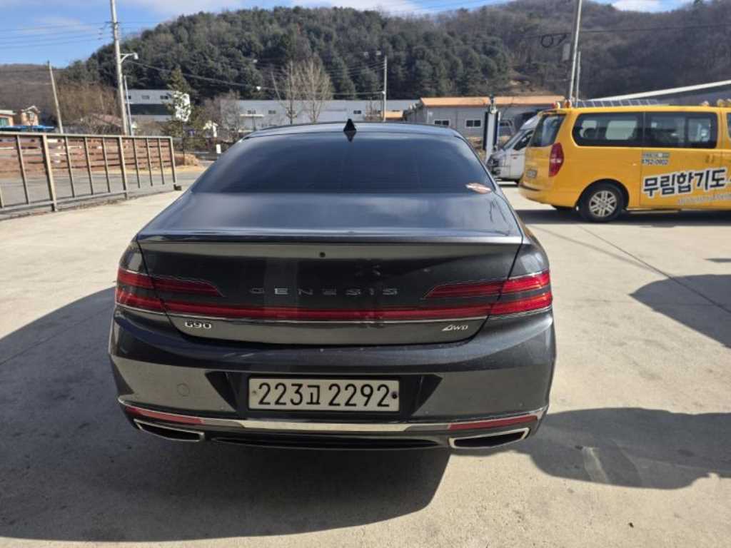 Genesis G90 - Vista 3