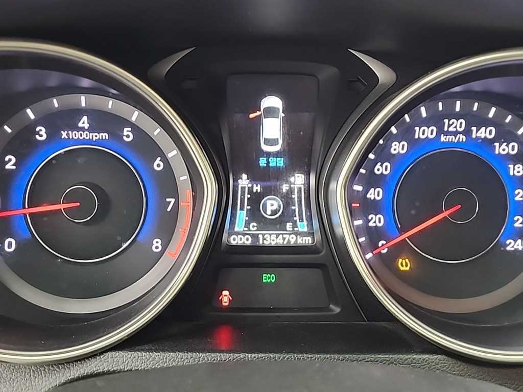 HYUNDAI Avante - Vista 6