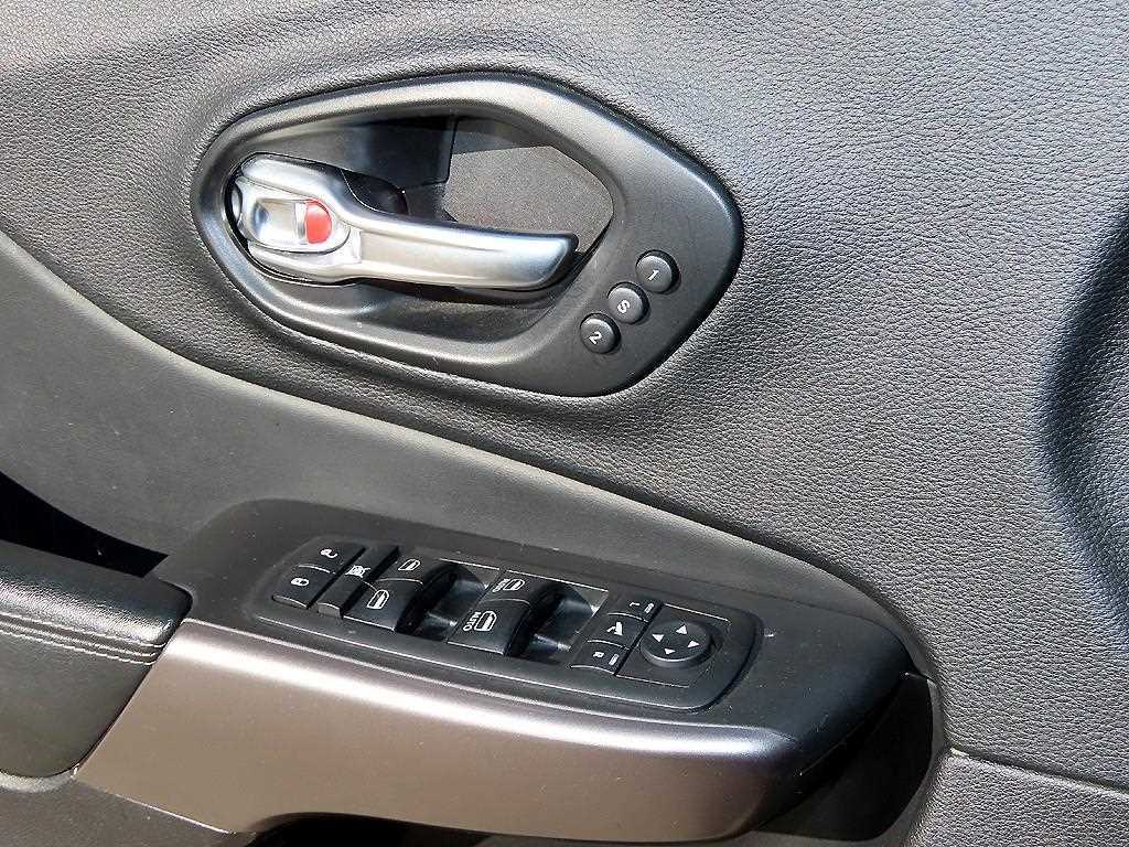 Jeep Cherokee - Vista 11