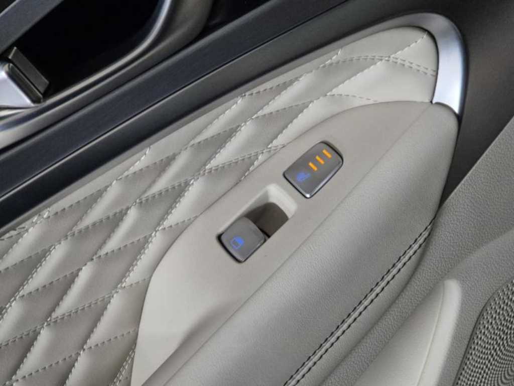 Genesis G70 - Vista 8