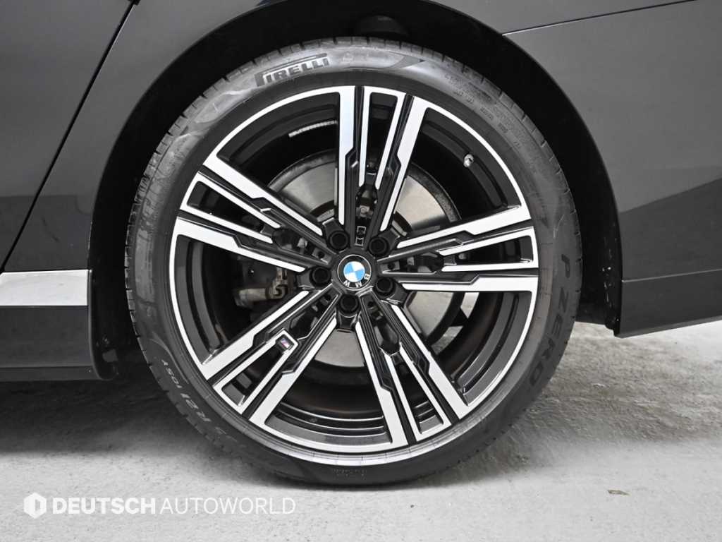 BMW 7 Series - Vista 5