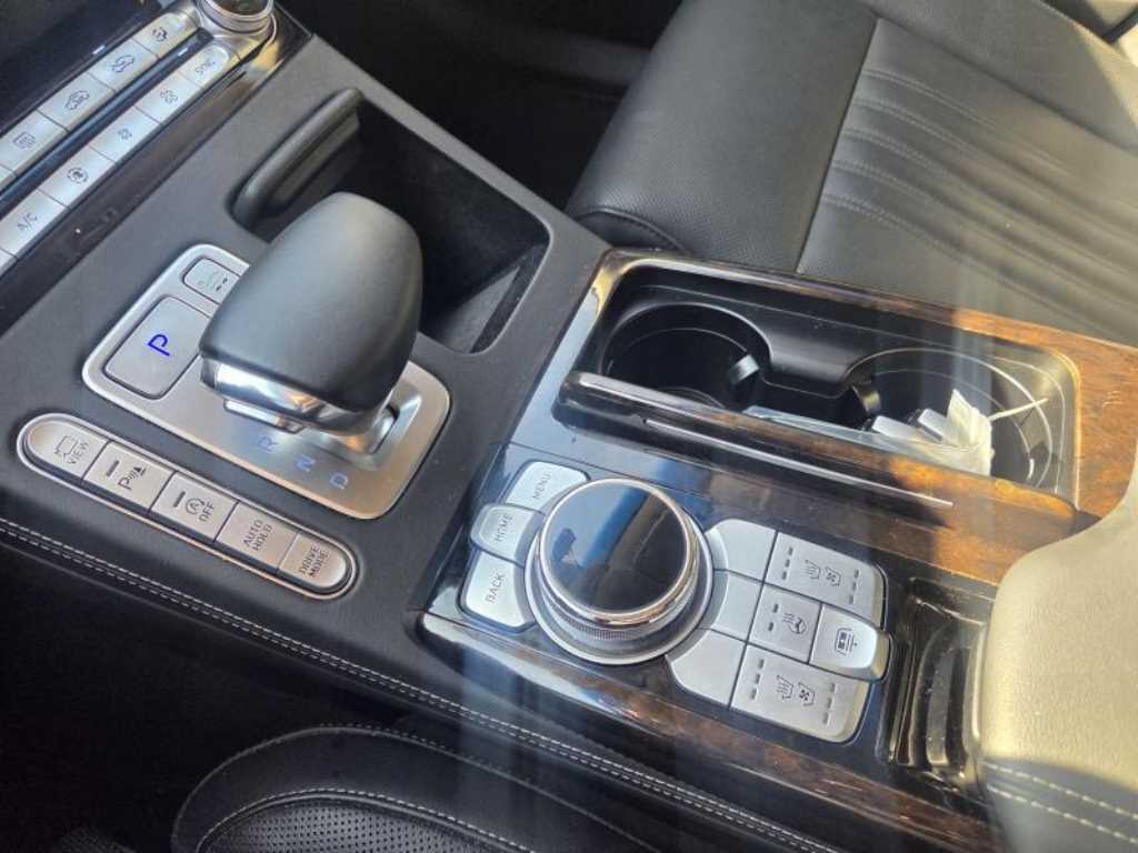 Genesis G90 - Vista 7