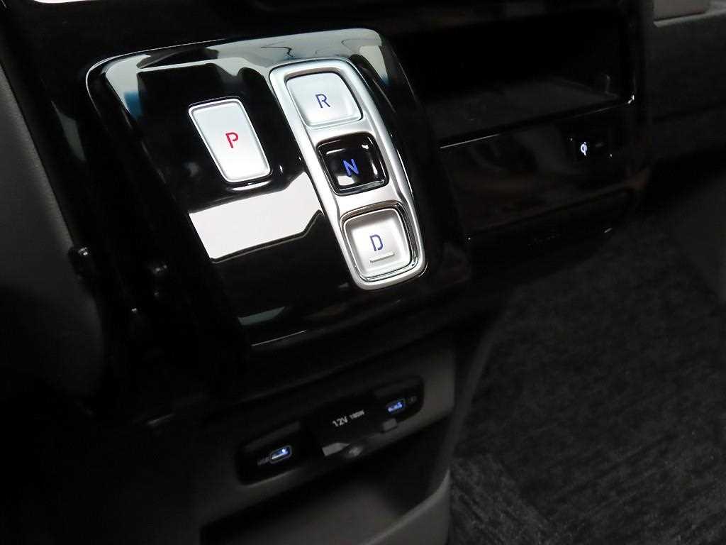 HYUNDAI Staria - Vista 10