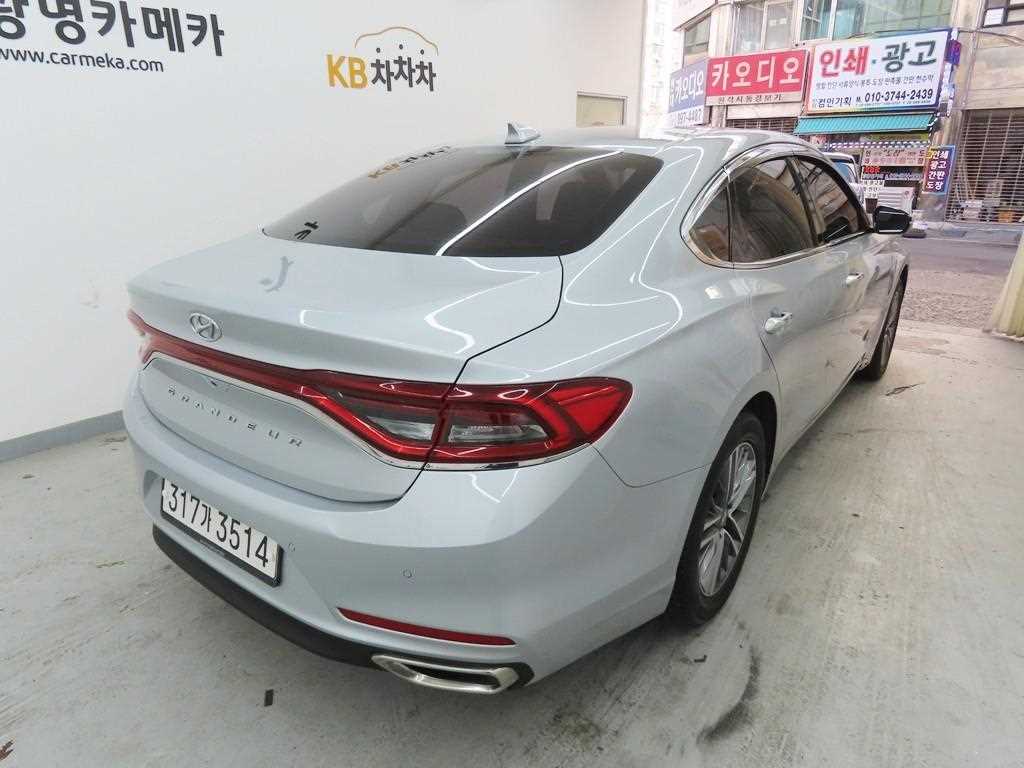 HYUNDAI Grandeur - Vista 3