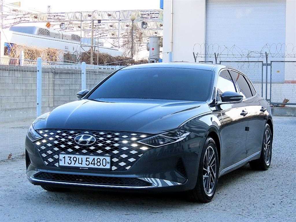 HYUNDAI Grandeur - Vista 2