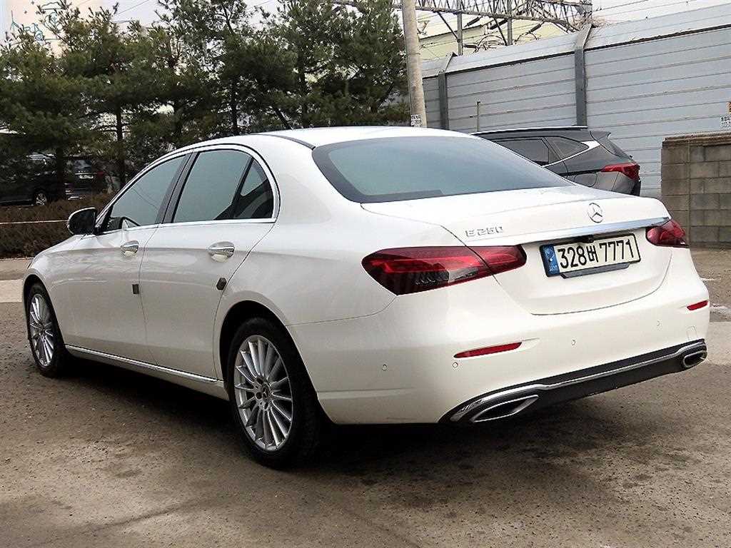 Mercedes Benz E class - Vista 4