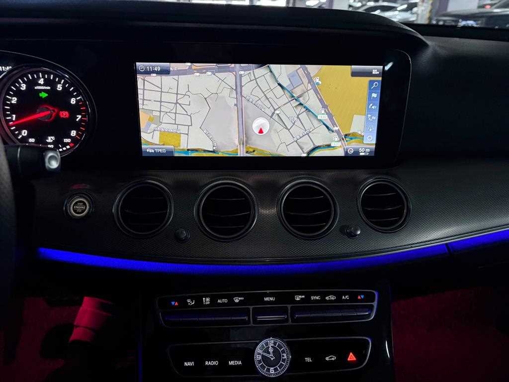 Mercedes Benz E class - Vista 10