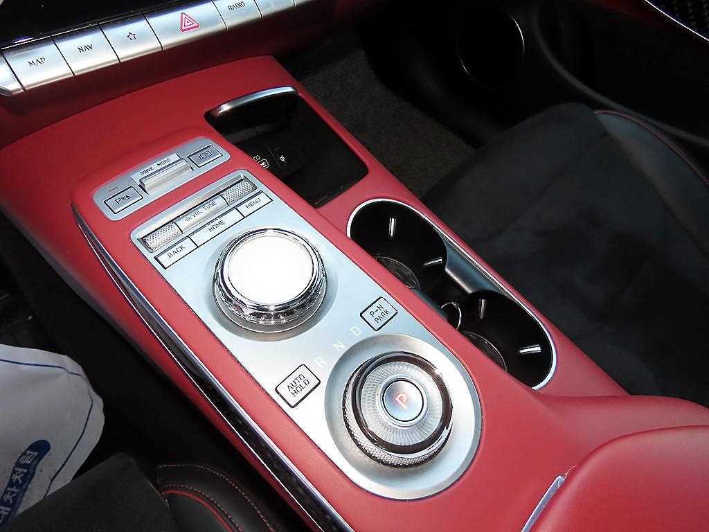 Genesis GV70 - Vista 11