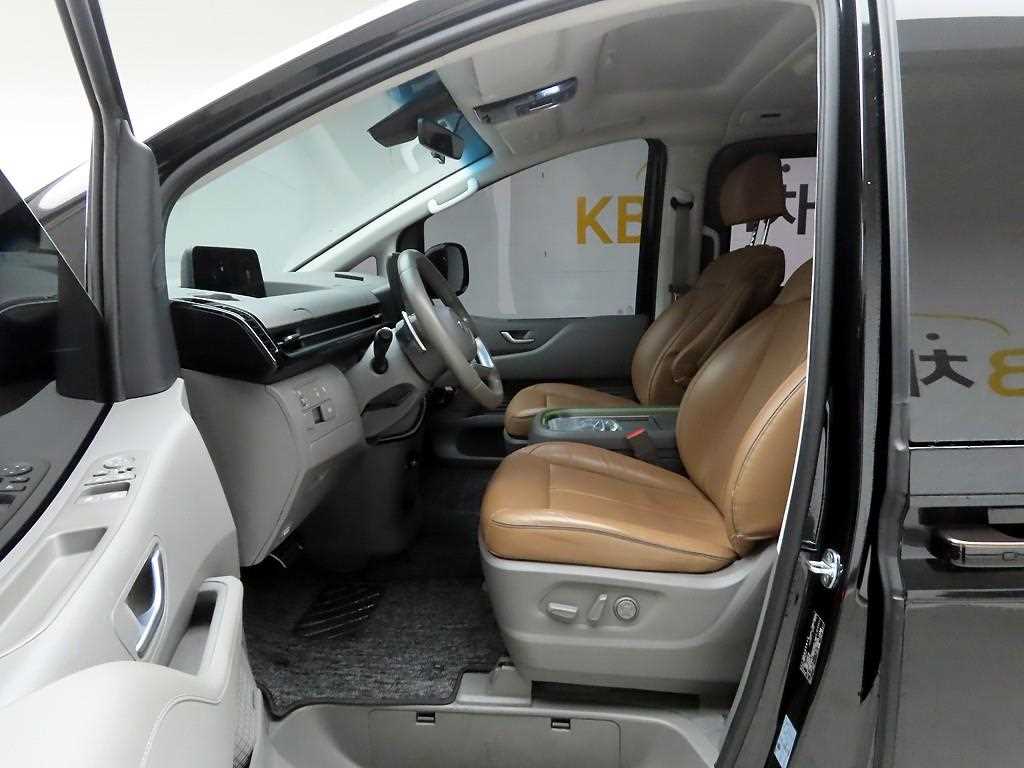 HYUNDAI Staria - Vista 11