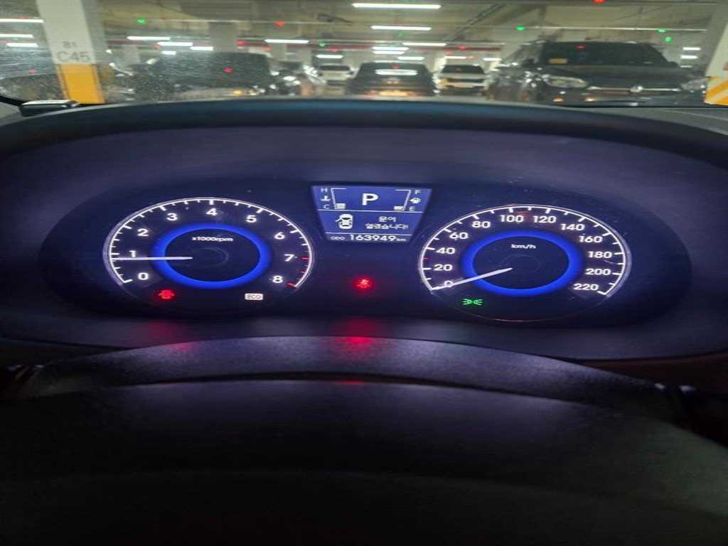 HYUNDAI Accent - Vista 3