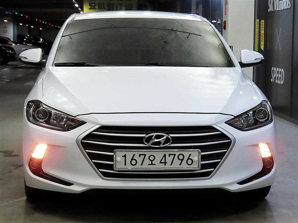 HYUNDAI Avante - Vista 2