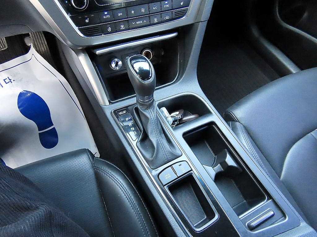 HYUNDAI Sonata - Vista 10