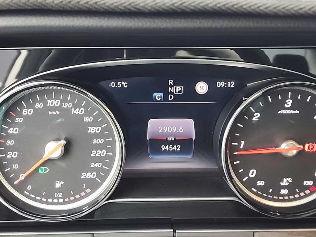 Mercedes Benz E class - Vista 6