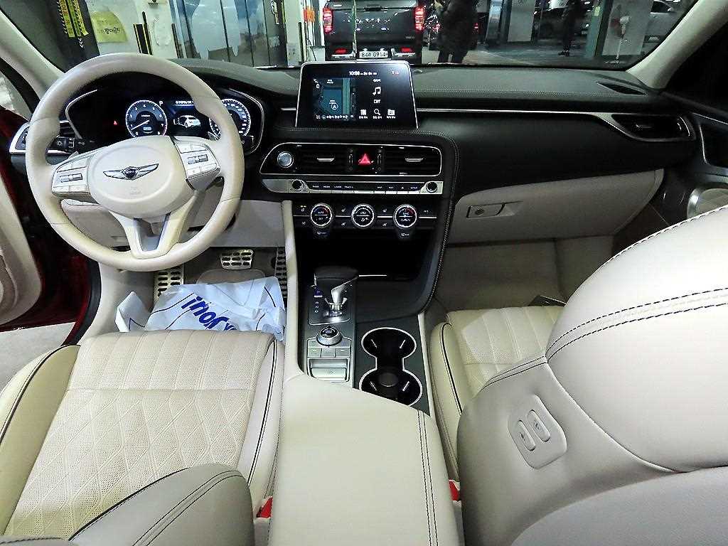 Genesis G70 - Vista 10