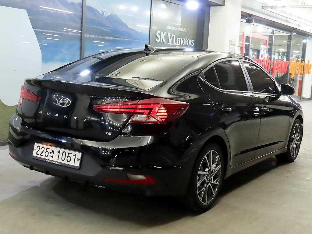 HYUNDAI Avante - Vista 4