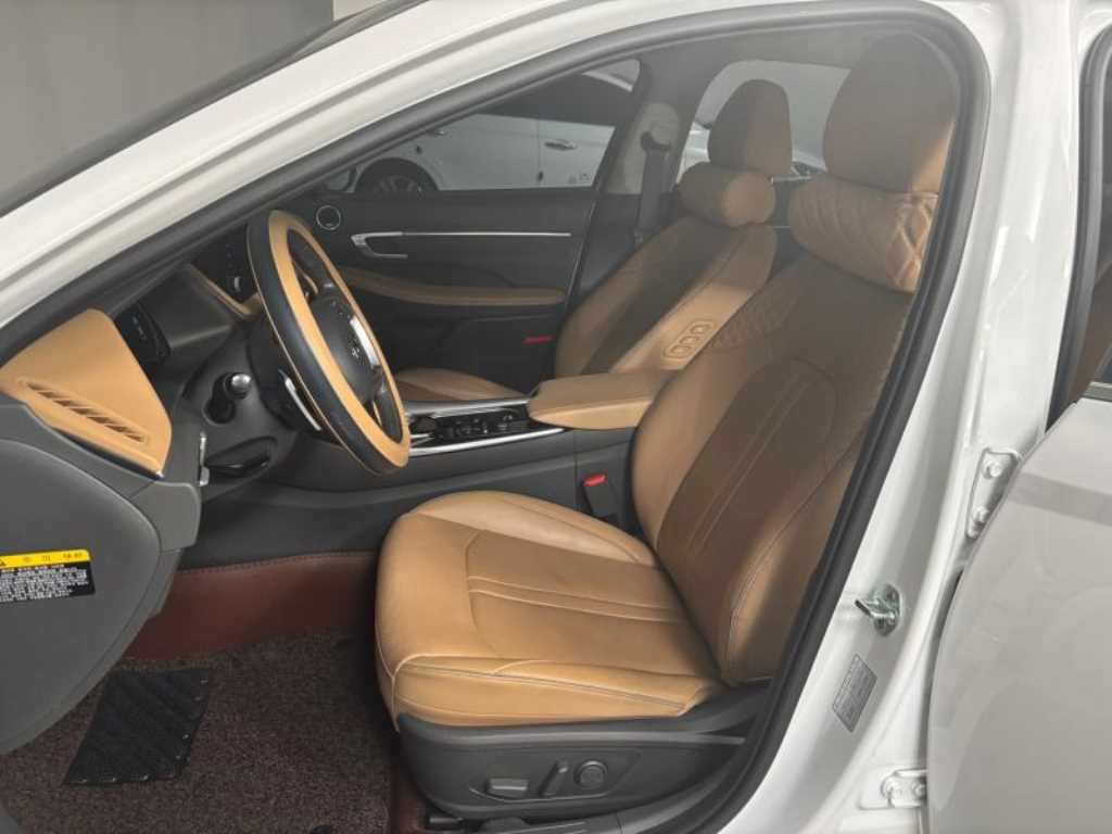 HYUNDAI Sonata - Vista 6