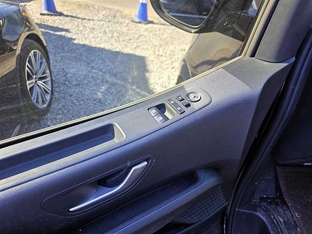 HYUNDAI Staria 2023 Negro - Importación desde Corea - HF Imports Iquique - Foto 13