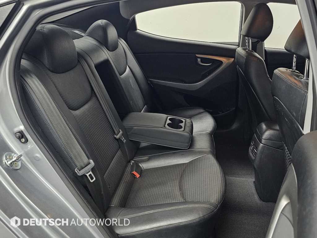 HYUNDAI Avante - Vista 12