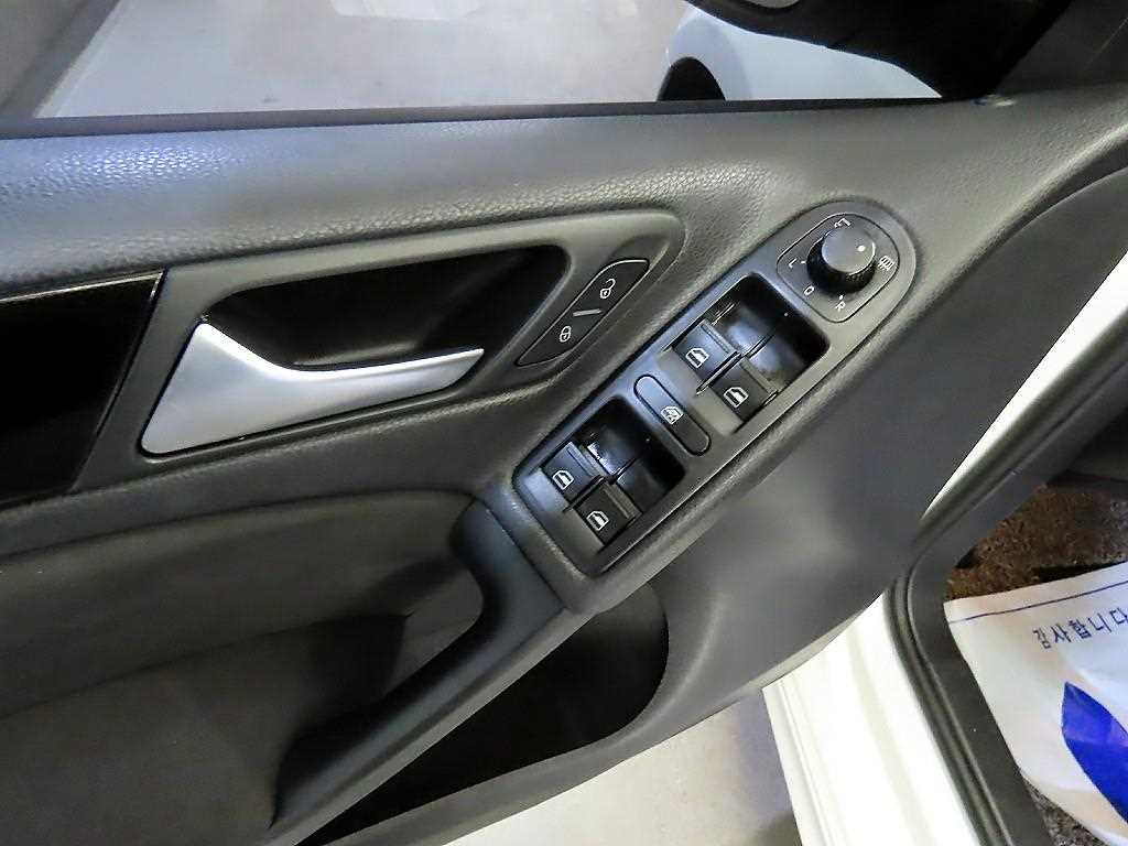 Volkswagen Golf - Vista 12