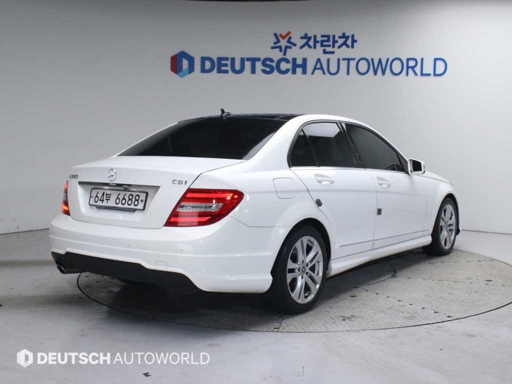 Mercedes Benz C Class - Vista 2