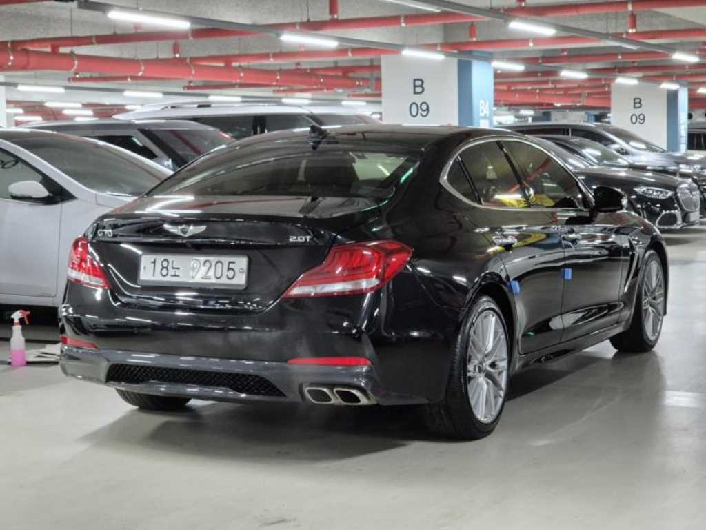 Genesis G70 - Vista 3